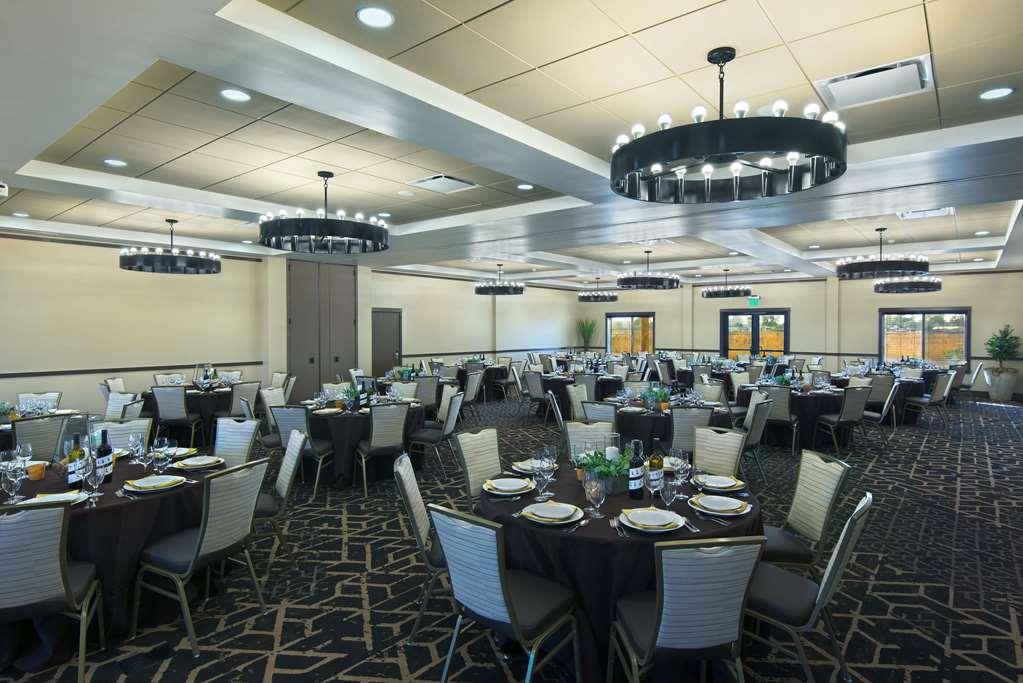 Oxford Suites Sonoma - Ронерт-Парк Удобства фото